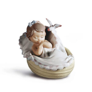 figurka porcelanowa nowonarodzona dziewczynka w koszyczku Lladro