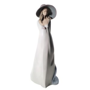 Figurka porcelanowa dziewczyna w kapeluszu Nao