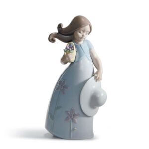 figurka porcelanowa dziewczynka z koszyczkiem Little Violet Nao