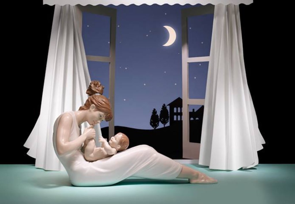 figurka porcelanowa mama z niemowlakiem Lladro