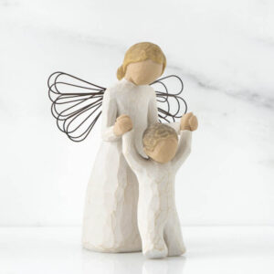 figurka ręcznie malowana Willow Tree anioł prowadzący dziecko