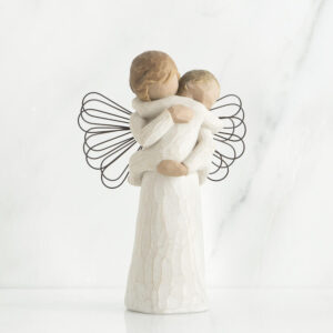 figurka ręcznie malowana Willow Tree anioł obejmujący dziecko