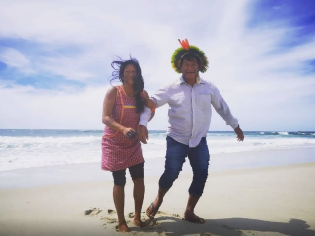 wizyta amazońskiego plemienia Kayapo w fabryce Vista Alegre w Portugali
