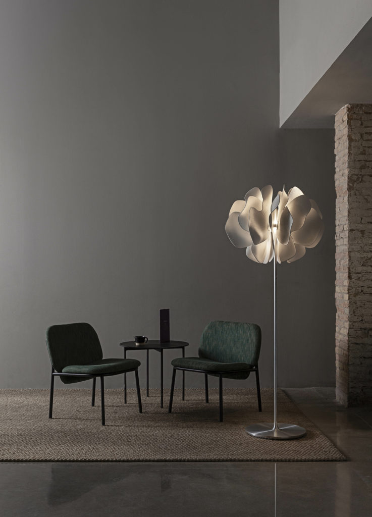 porcelanowe lampy podłogowe Nightbloom Lladro zaprojektowane przez Marcela Wanders
