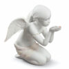 A Fantasy Breath aniołek figurka 25 cm Lladro z boku