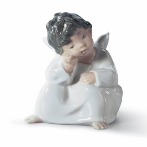 zamyślony aniołek figurka 10 cm Lladro