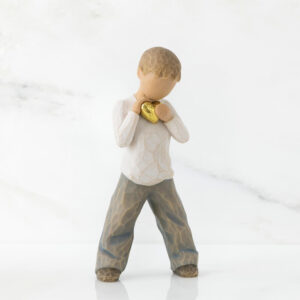 Złote serce chłopiec figurka Willow Tree